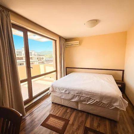 Top-floor 2br With King Bed & View 公寓